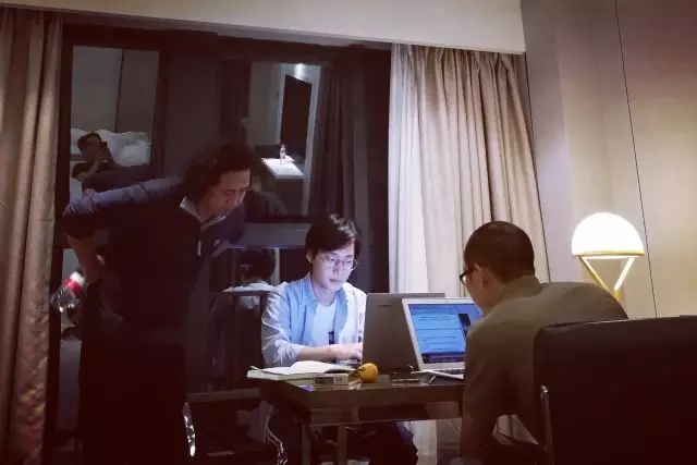 (深夜在酒店調整講稿)